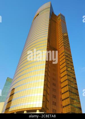 Edificio d'oro sotto il sole di Shanghai Foto Stock