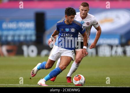 Ayoze Perez di Leicester City e Jack o'Connell di Sheffield si sono Uniti in azione durante la partita della Premier League tra Leicester City e Sheffield United al King Power Stadium.(punteggio finale; Leicester City 2 - 0 Sheffield United) Foto Stock