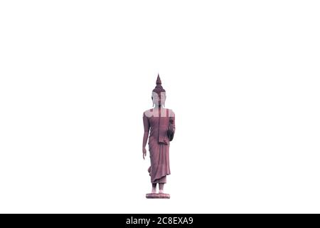 Immagine isolata con sfondo bianco di una statua di Buddha in marmo. Le immagini del Buddha sono un importante simbolo del Buddismo. Foto Stock