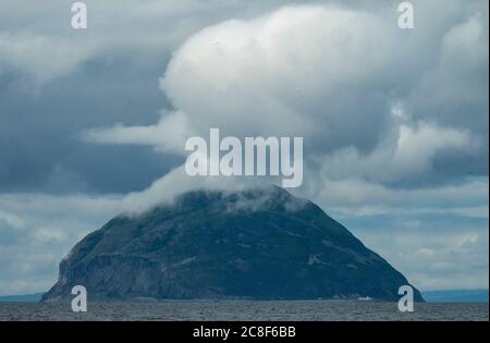 Ailsa Craig isola al largo della costa del sud Ayrshire nel Firth di Clyde Scozia Regno Unito Foto Stock