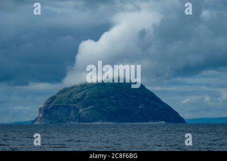 Ailsa Craig isola al largo della costa del sud Ayrshire nel Firth di Clyde Scozia Regno Unito Foto Stock