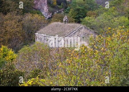 Il villaggio grotta di Khndzoresk nel sud-est Armenia. Fu abitato fino al 1951 ed è stato sviluppato come attrazione turistica. Foto Stock