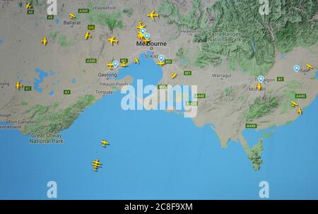 Traffico aereo sulla regione di Melbourne (23 luglio 2020, UTC 22.56) su Internet con il sito Flightradar 24, durante il Coronavirus Pandemic Foto Stock