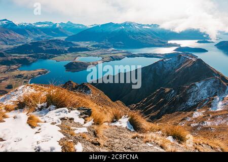 Guardando verso Glendhu Bluff da Roys Peak Track, Wanaka, Nuova Zelanda Foto Stock