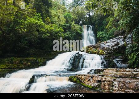McLean Falls, Catlins Forest Park, Nuova Zelanda Foto Stock