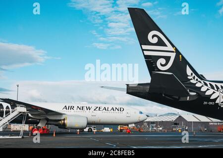 Air New Zealand Boeing 777 in deposito all'aeroporto di Christchurch, durante la pandemia del coronavirus Foto Stock