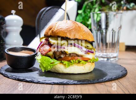 Succosa Burger Foto Stock