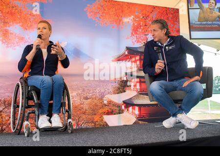 Arnhem, Paesi Bassi. 24 luglio 2020. ARNHEM, 24-07-2020, Paesi Bassi, Papendal, dutchnews, riunione stampa 'un anno a Tokyo', chef de Missions Esther Vergeer e Pieter van den Hoogenband durante l'incontro stampa al Papendal Credit: Pro Shots/Alamy Live News Foto Stock