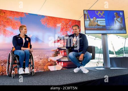 Arnhem, Paesi Bassi. 24 luglio 2020. ARNHEM, 24-07-2020, Paesi Bassi, Papendal, dutchnews, riunione stampa 'un anno a Tokyo', chef de Missions Esther Vergeer e Pieter van den Hoogenband durante l'incontro stampa al Papendal Credit: Pro Shots/Alamy Live News Foto Stock