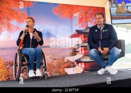 Arnhem, Paesi Bassi. 24 luglio 2020. ARNHEM, 24-07-2020, Paesi Bassi, Papendal, dutchnews, riunione stampa 'un anno a Tokyo', chef de Missions Esther Vergeer e Pieter van den Hoogenband durante l'incontro stampa al Papendal Credit: Pro Shots/Alamy Live News Foto Stock