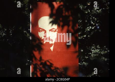 Mosca, Sowjetunion. 21 luglio 2020. Una foto di Vladimir Ilyich Lenin nel Parco della città di Mosca, Olimpiadi estive 1980 a Mosca, XXII. Olimpiadi estive, | utilizzo in tutto il mondo Credit: dpa/Alamy Live News Foto Stock