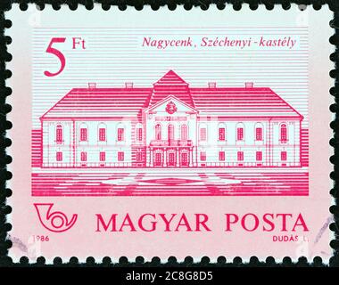UNGHERIA - CIRCA 1986: Un francobollo stampato in Ungheria dal numero 'Castelli' mostra il Castello Szechenyi, Nagycenk, circa 1986. Foto Stock