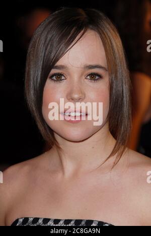 Ellen Page alla Premiere del 'Juno' di Fox Searchlight, tenuto al Mann's Village Theatre di Westwood, CA. L'evento si è svolto lunedì 3 dicembre 2007. Photo by: SBM / PictureLux - file Reference N. 34006-12354SBMPLX Foto Stock