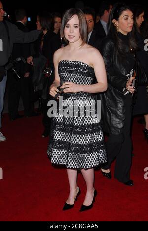 Ellen Page alla Premiere del 'Juno' di Fox Searchlight, tenuto al Mann's Village Theatre di Westwood, CA. L'evento si è svolto lunedì 3 dicembre 2007. Photo by: SBM / PictureLux - file Reference N. 34006-12356SBMPLX Foto Stock