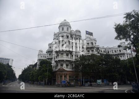 Kolkata, India. 23 luglio 2020. (7/23/2020) una vista deserta di una strada durante la completa chiusura bisettimanale dello stato assunto dal governo del Bengala occidentale per Coronavirus Pandemic. (Foto di Satyajit Shaw/Pacific Press/Sipa USA) Credit: Sipa USA/Alamy Live News Foto Stock