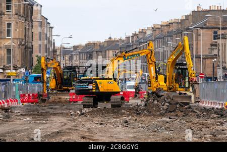 Edimburgo, Scozia, Regno Unito. 24 luglio 2020. Lavori di costruzione in corso sulla Leith Walk per l'estensione del nuovo tram di Edimburgo a Newhaven. Iain Masterton/Alamy Live News Foto Stock