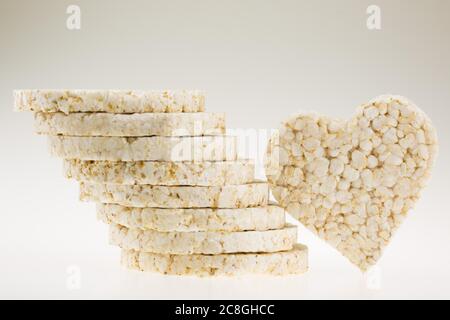 Cialda di cialda di riso organico, a forma di cuore, snack dietetico, senza glutine, senza lattosio, Germania Foto Stock