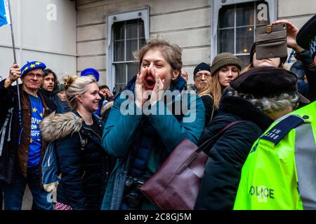 I sostenitori pro-UE protestano vicino a Parliament Square il giorno in cui la Gran Bretagna dovrebbe lasciare ufficialmente l'UE, Whitehall, Londra, Regno Unito Foto Stock