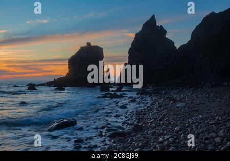 Spettacolari scogliere a Sandymouth Bay North Cornwall Foto Stock