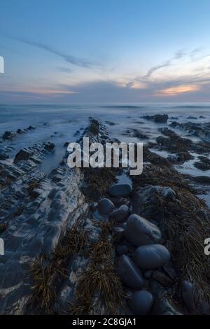 Rocce a Sandymouth Bay North Cornwall Foto Stock