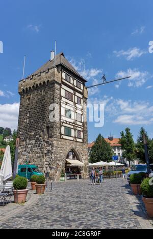 Esslingen, BW / Germania - 21 luglio 2020: Vista sulla torre della porta di Schelztor a Esslingen am Neckar Foto Stock