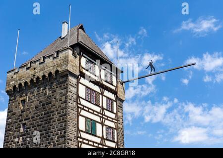 Esslingen, BW / Germania - 21 luglio 2020: Vista sulla torre della porta di Schelztor a Esslingen am Neckar Foto Stock