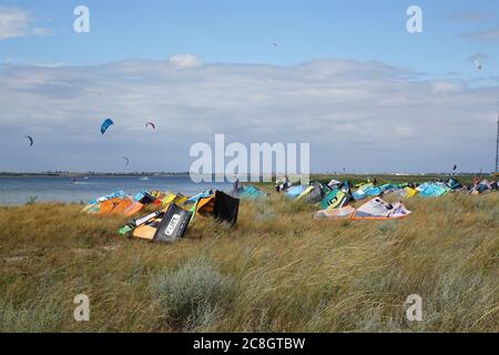 Kite surf in un firth di Azov mare Foto Stock