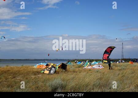 Kite surf in un firth di Azov mare Foto Stock