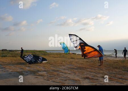 Kite surf in un firth di Azov mare Foto Stock