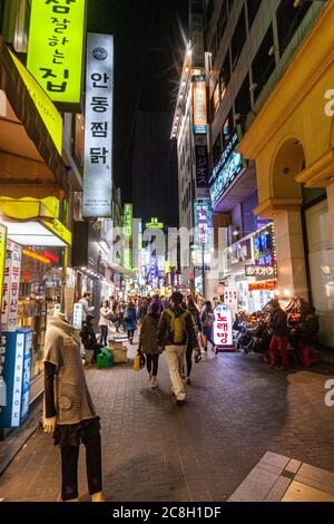 Mercato notturno di Myeongdong, Jung-GU, Chungmuro 2(i)-ga, 8-3-ga, Seoul, Foto Stock