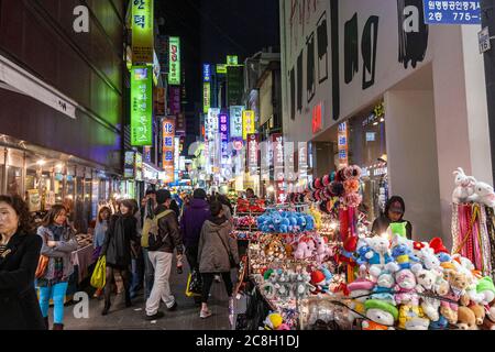 Mercato notturno di Myeongdong, Jung-GU, Chungmuro 2(i)-ga, 8-3-ga, Seoul, Foto Stock