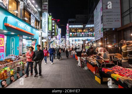 Mercato notturno di Myeongdong, Jung-GU, Chungmuro 2(i)-ga, 8-3-ga, Seoul, Foto Stock