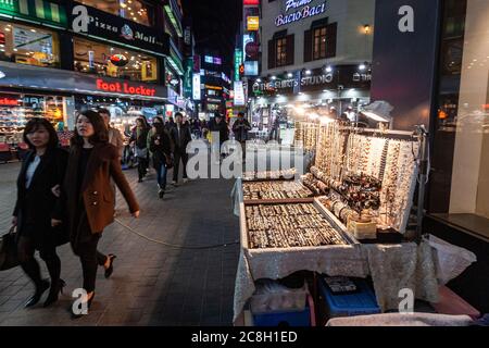 Mercato notturno di Myeongdong, Jung-GU, Chungmuro 2(i)-ga, 8-3-ga, Seoul, Foto Stock