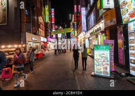 Mercato notturno di Myeongdong, Jung-GU, Chungmuro 2(i)-ga, 8-3-ga, Seoul, Foto Stock