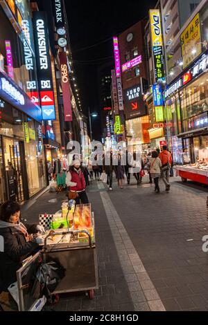 Mercato notturno di Myeongdong, Jung-GU, Chungmuro 2(i)-ga, 8-3-ga, Seoul, Foto Stock