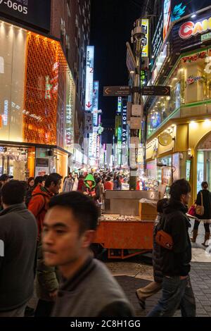 Mercato notturno di Myeongdong, Jung-GU, Chungmuro 2(i)-ga, 8-3-ga, Seoul, Foto Stock