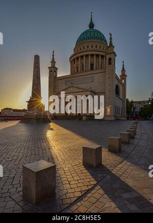 Il sole tramonta all'Alter Markt di Potsdam Foto Stock