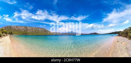 Lago Vouliagmeni vicino Loutraki in una giornata estiva, Grecia Foto Stock