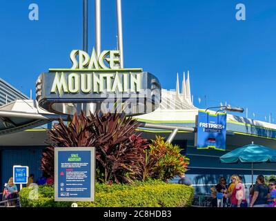 Orlando, FL/USA-1128/19:l'ingresso alla corsa Space Mountain presso il Magic Kingdom nel Walt Disney World di Orlando, FL. Foto Stock