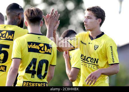 SWOLGEN, PAESI BASSI - LUGLIO 21: Festeggiando un obiettivo di Evert Lintorst di VVV Venlo visto durante la partita pre-stagione Sporting ST v VVV Venlo il 21 luglio 2020 a Swolgen, Paesi Bassi. Foto Stock