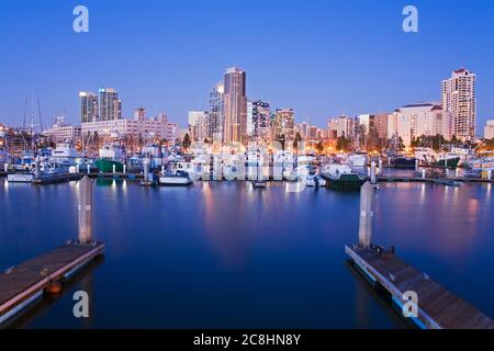 Porto di Tonno & Skyline, San Diego, California, Stati Uniti d'America Foto Stock