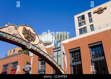 Gateway Arch nel quartiere Gaslamp, San Diego, California, Stati Uniti Foto Stock