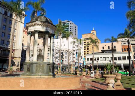 Fontana di Broadway, Horton Plaza Park, Gaslamp Quarter, San Diego, California, Stati Uniti d'America Foto Stock