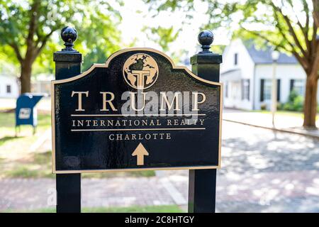 Mooresville, NC, USA: Cartello per l'ufficio Trump International Realty Charlotte Foto Stock