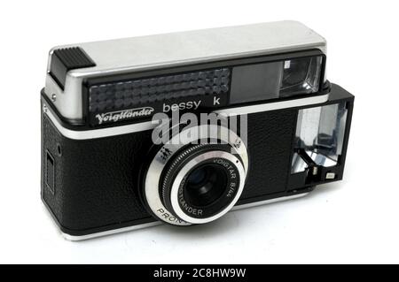 VECCHIA FOTOCAMERA VOIGTLÄNDER BESSY K, Vintage, arte, fotografia, seconda mano, usata, vecchia fotocamera, retro, made in West Germany, 1965 Foto Stock