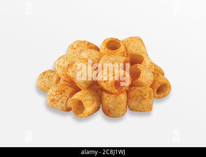 Fritti e piccanti gustosi a forma di tubo giallo (Papad Pipe) molto croccanti. I bambini li amano molto spuntini o fryums (pellet di spuntini) serviti in un w Foto Stock