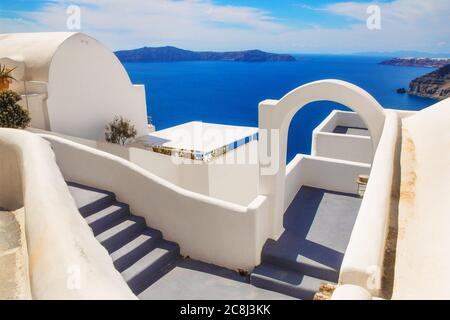 Dettagli di Fira Village, Santorini, Grecia (vista sulla caldera sullo sfondo) Foto Stock