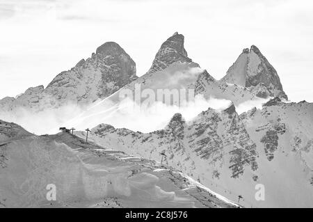 Impressionante catena montuosa nelle alpi francesi Foto Stock