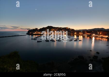 Luci al tramonto su Baia del silenzio. Sestri Levante. Provincia di Genova. Liguria. Italia Foto Stock