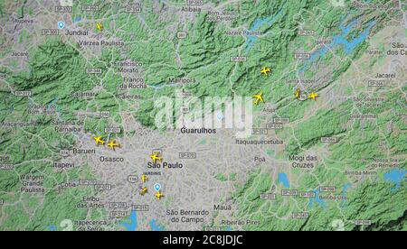 Traffico aereo sulla regione di San Paolo (25 luglio 2020, UTC 16.16), su Internet con il sito Flightradar 24, durante il Coronavirus Pandemic Foto Stock